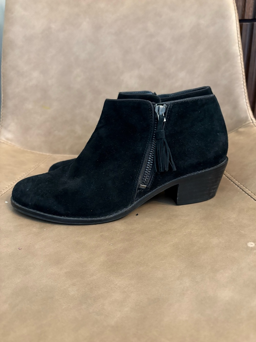 Vionic black zip up comfortable booties boots size 7.5